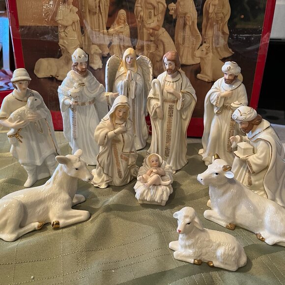 Lenox Nativity - Picture 1 of 4